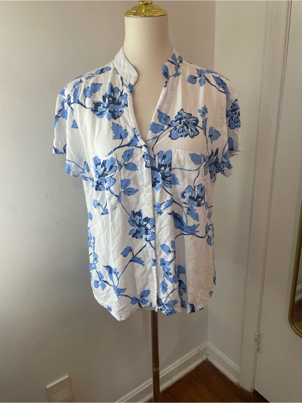 Women’s Rayon Poppy&co White Button-Front Shirt with Blue Floral Print